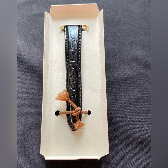 Disney 1994 Mickey Watch and Pin Set, Numbered, Limited Edition, Collectible - Picture 6 of 16